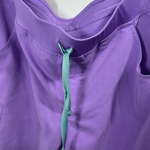 Figs Women’s Two Piece Scrub Set Rafaela Top and Kade Pants purple size XL. - Picture 9 of 13